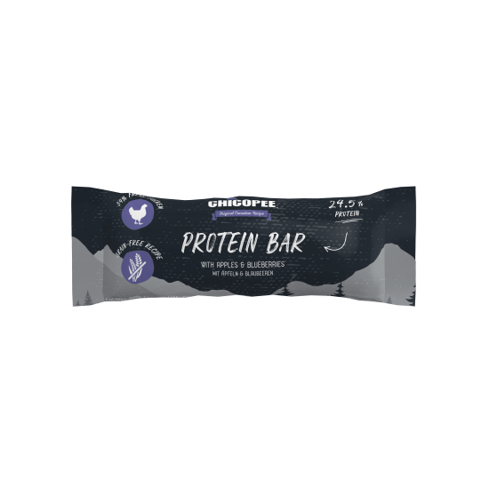 Chicopee Protein Bar протеинов бар с пилешко, ябълки и боровинки, 9 см, 25 г Chicopee Protein Bar протеинов бар с пилешко, ябълки и боровинки, 9 см, 25 г